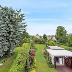 Modernes Apartment Mit Kamin Und Doppelbalkon