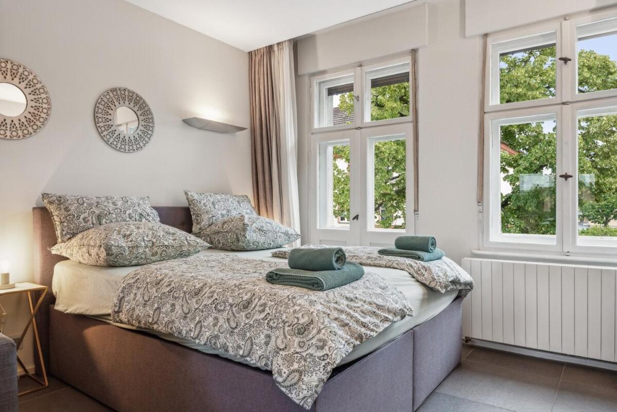 Modernes Apartment Mit Kamin Und Doppelbalkon Apartment