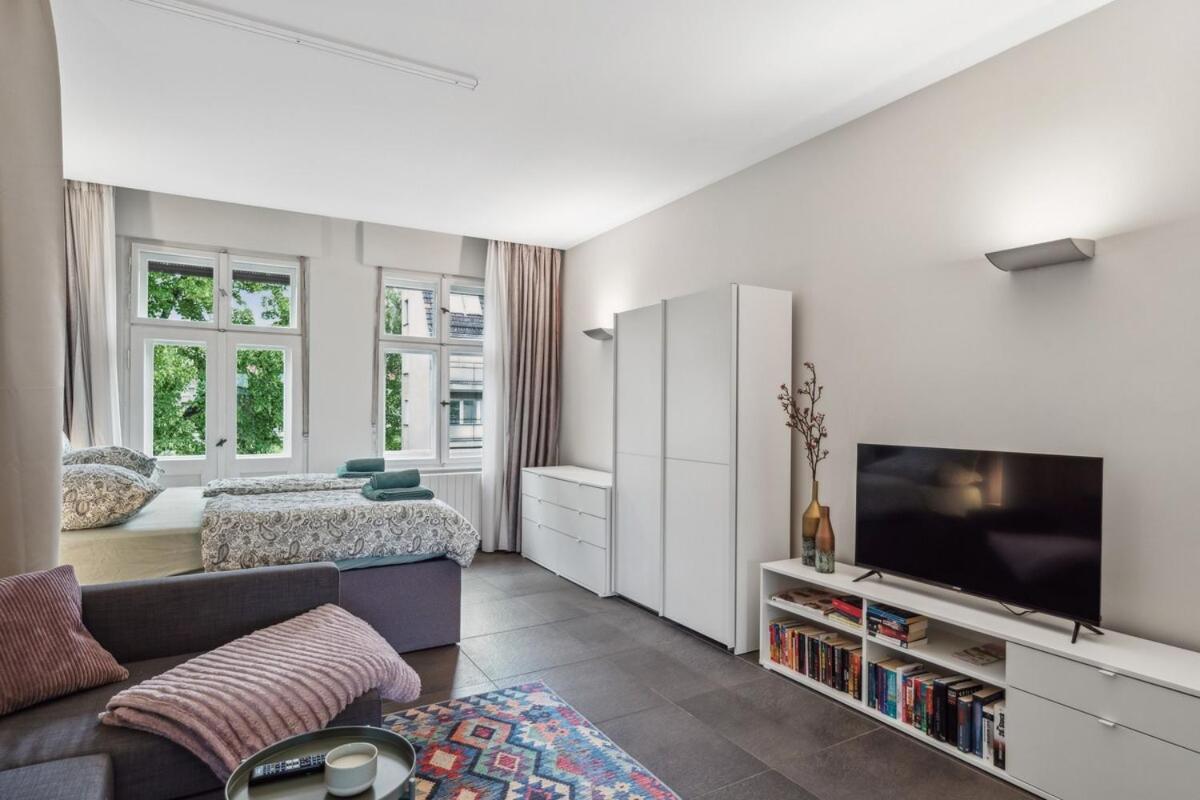 Modernes Apartment Mit Kamin Und Doppelbalkon Apartment