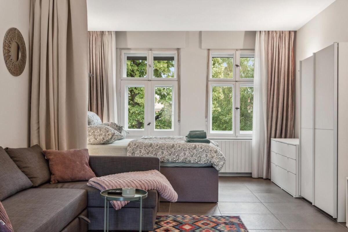 Modernes Apartment Mit Kamin Und Doppelbalkon Apartment *